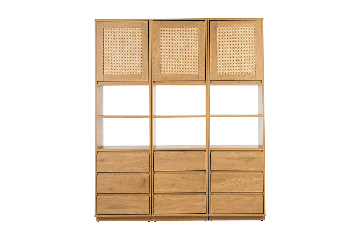 Biblioth�que en bois clair avec portes en cannage rotin, vue de face.