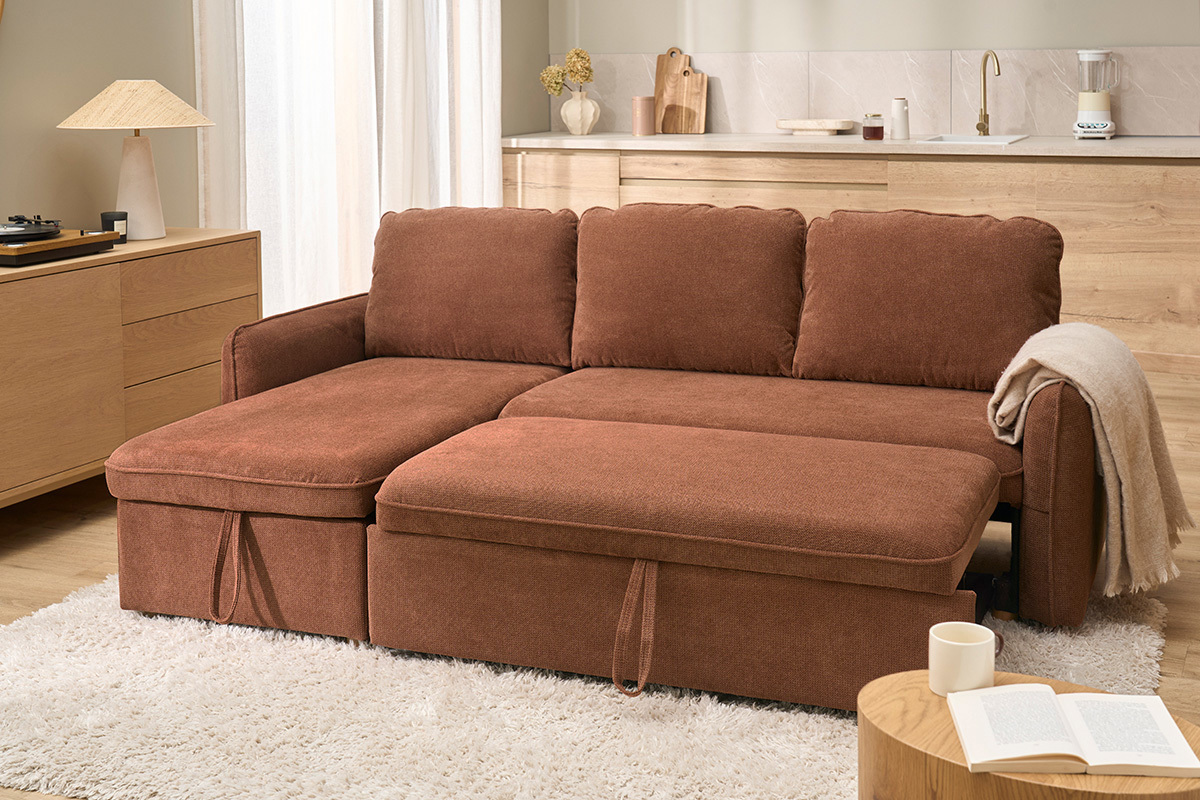 Canap� d'angle convertible r�versible avec coffre 3 places en tissu chenille terre br�l�e et bois clair ORSO