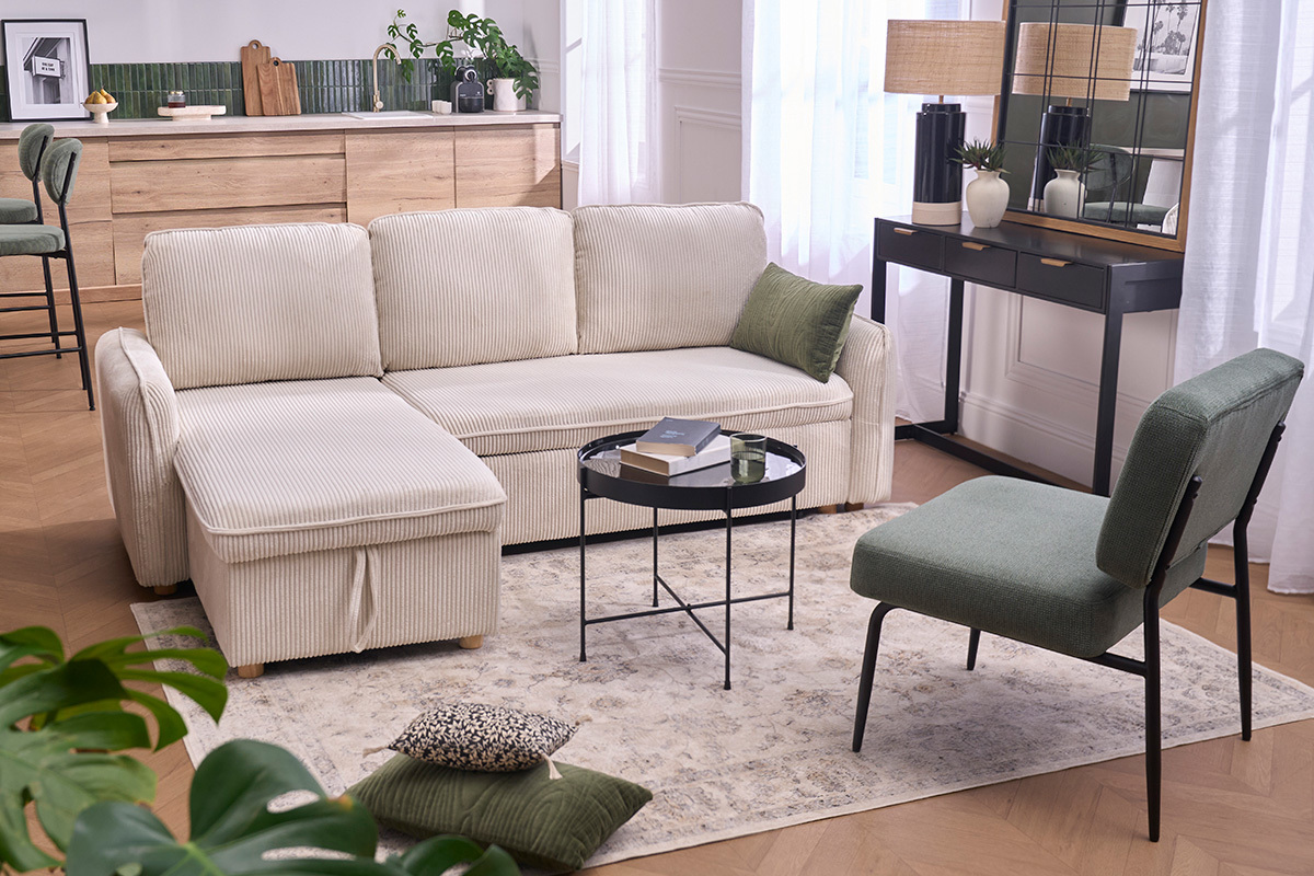 Canap� d'angle convertible beige, tissu velours, int�rieur moderne avec table et chaise.