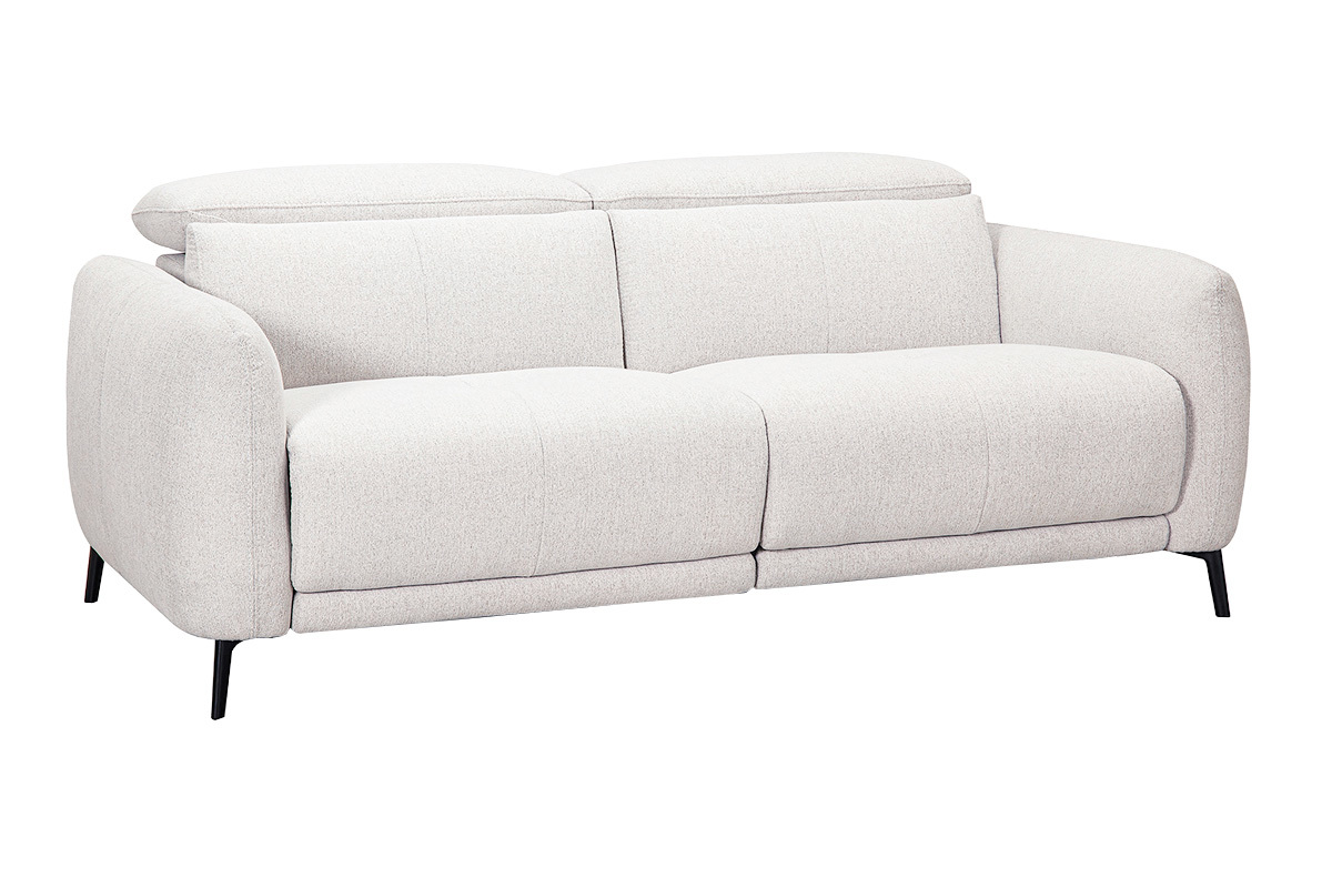 Canap� 3 places beige avec t�ti�res ajustables et repose-pieds �lectrique, vue de 3/4