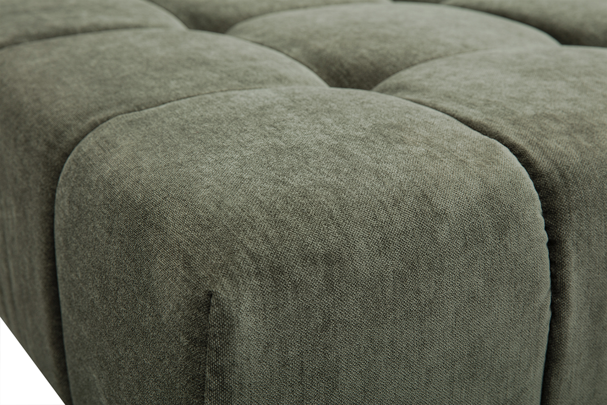 Gros plan sur le tissu effet velours vert kaki du canap� modulable OLMO.