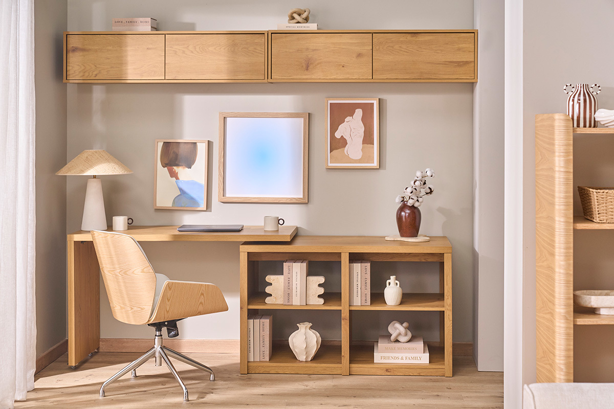 Chaise de bureau design pivotante 360� blanche, bois clair et m�tal chrom� MARLOW