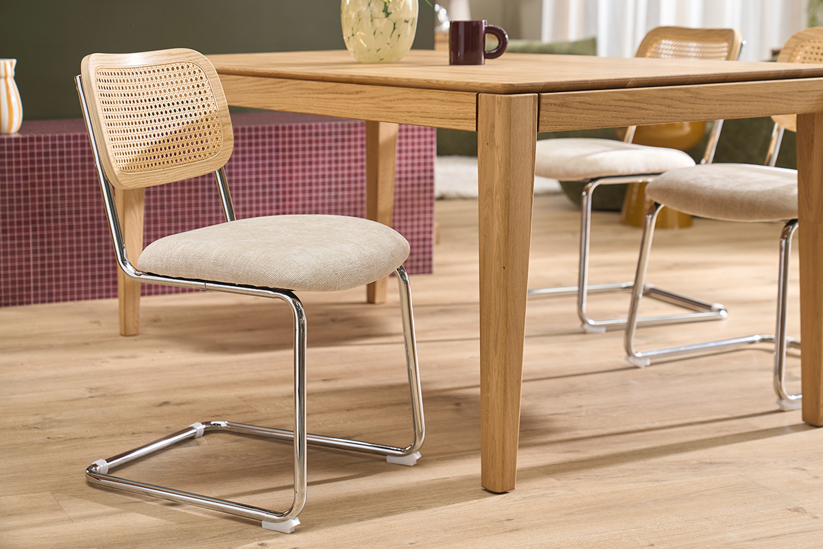 Chaises design en tissu effet velours textur� beige, m�tal chrom� et cannage rotin (lot de 2) ELECTRA