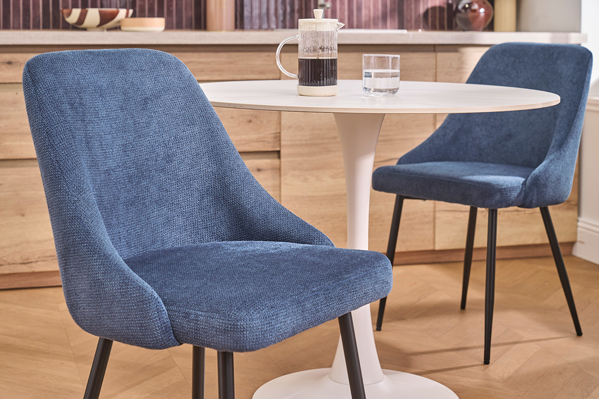 Chaises en tissu chenille bleu fonc� et m�tal noir (lot de 2) HASTA