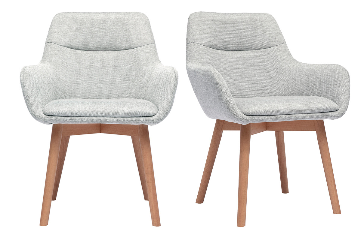Deux chaises ALESS en velours gris clair avec pieds en bois clair, vue de face.