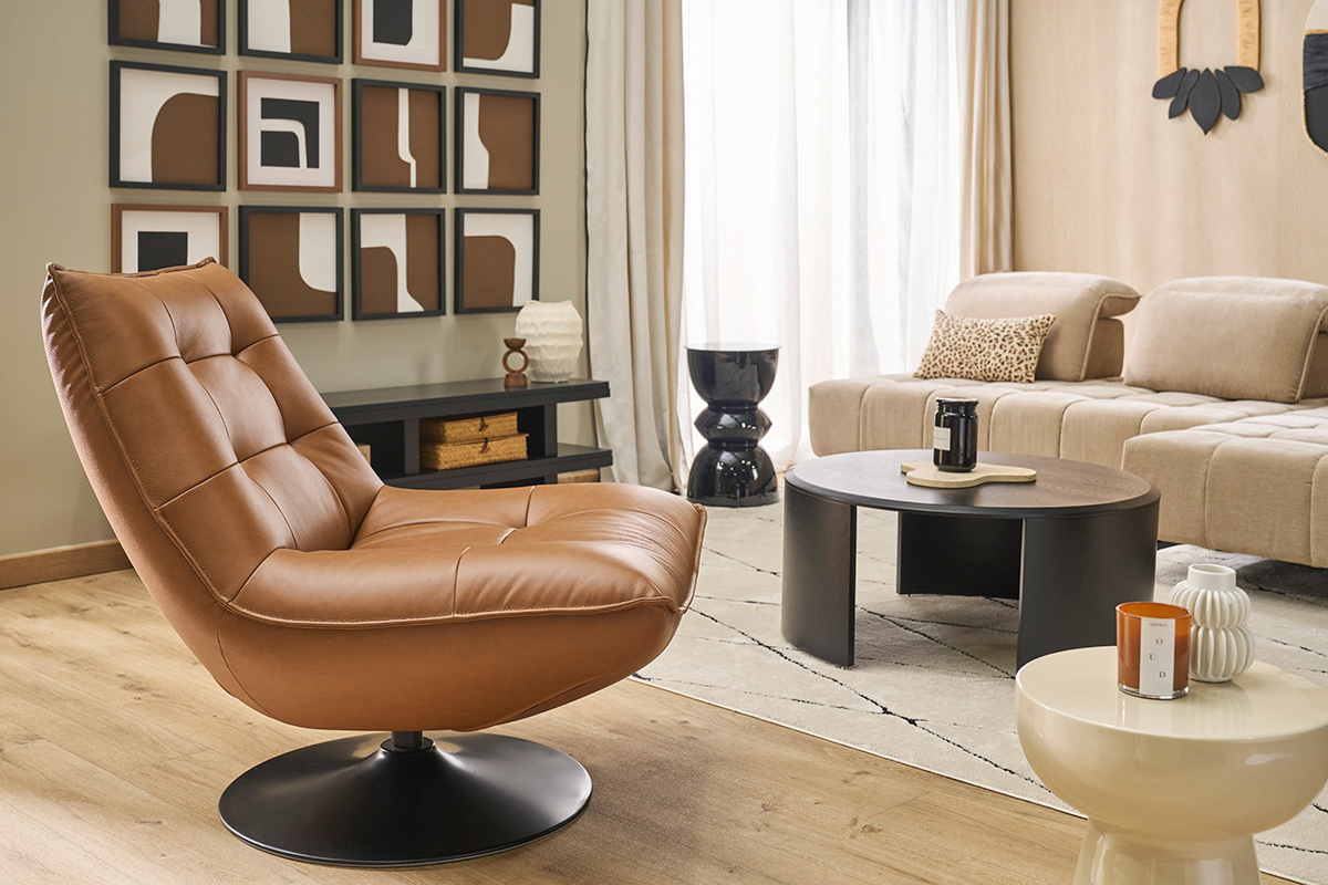 Fauteuil pivotant en cuir marron et m�tal noir HUXLEY