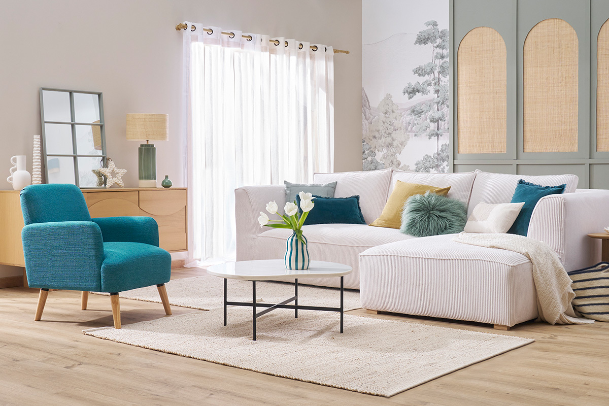 Fauteuil scandinave en tissu bleu canard et bois clair ISKO