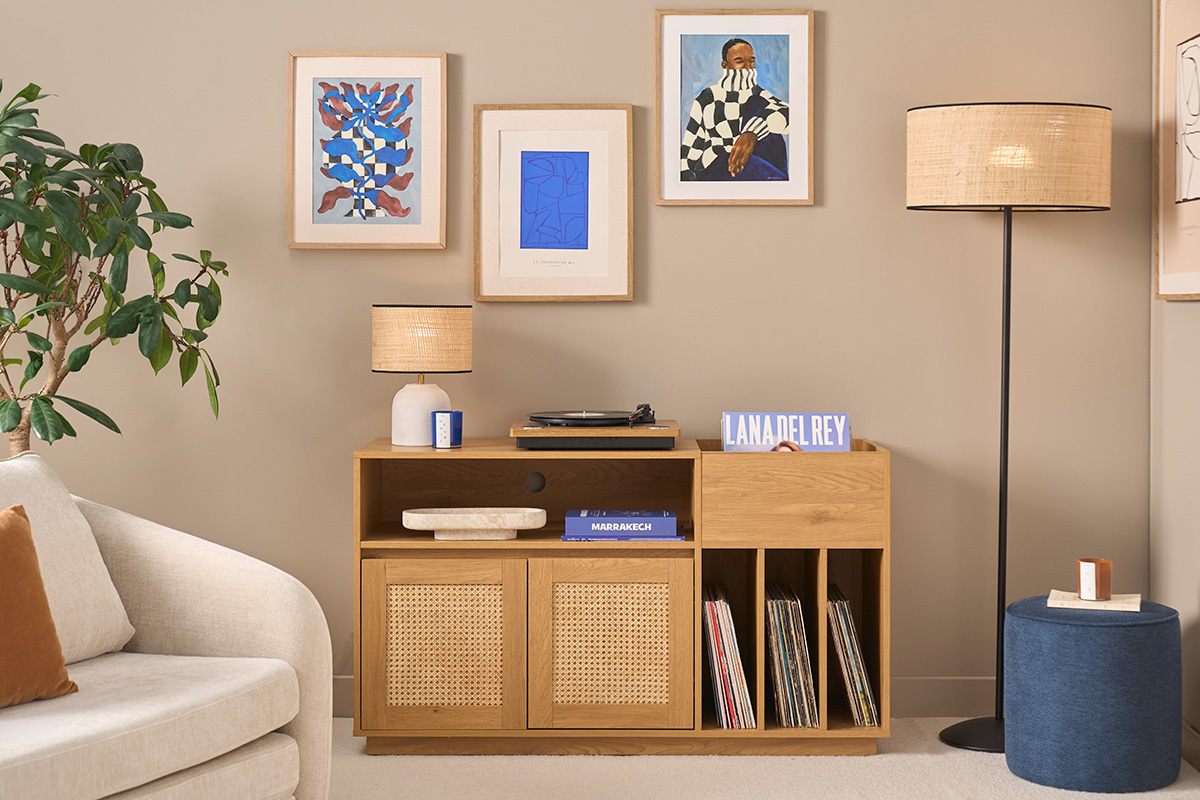 Meuble vinyle finition bois clair ch�ne et cannage rotin L130 cm ALICANTE