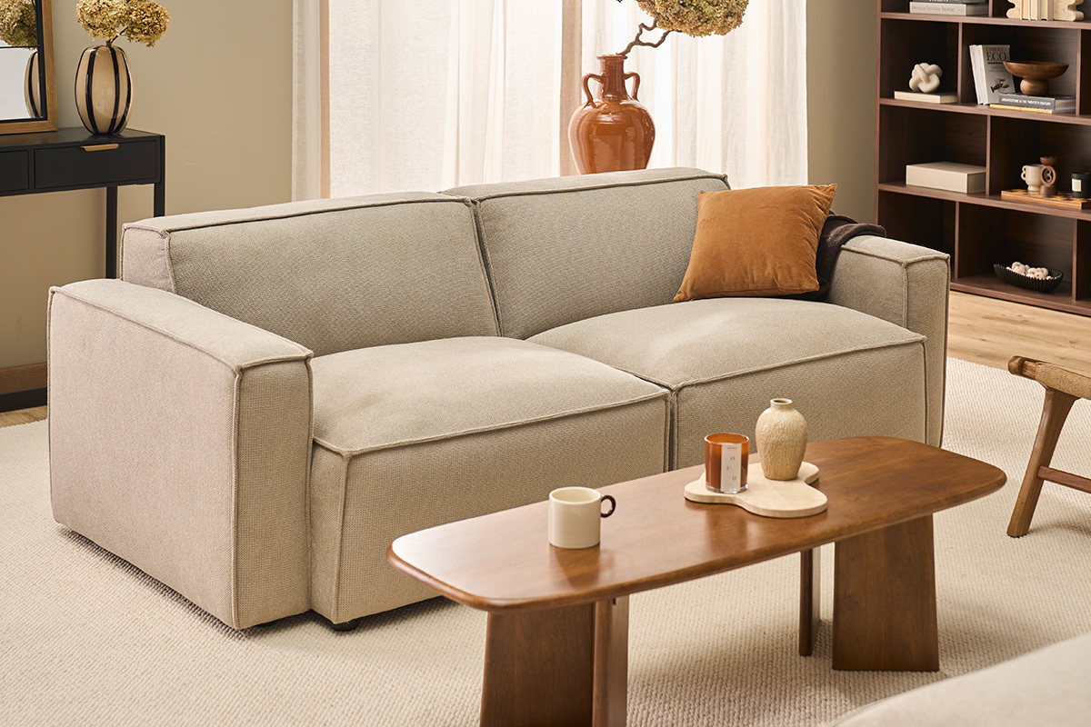 Module d'angle gauche pour canap� en tissu chenille beige, vue de 3/4 dans un salon.