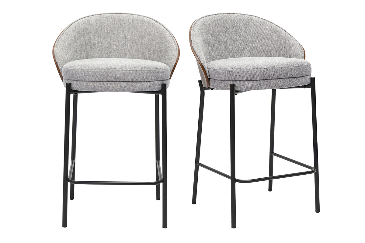 Deux tabourets de bar en tissu gris, bois fonc� et m�tal noir, vue de face.