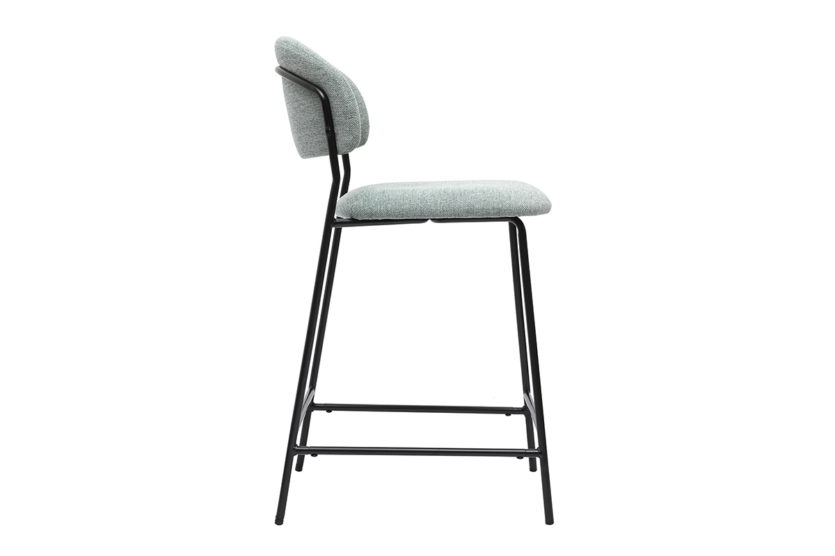 Tabouret de bar en tissu vert c�ladon avec structure m�tallique noire, vue de profil.
