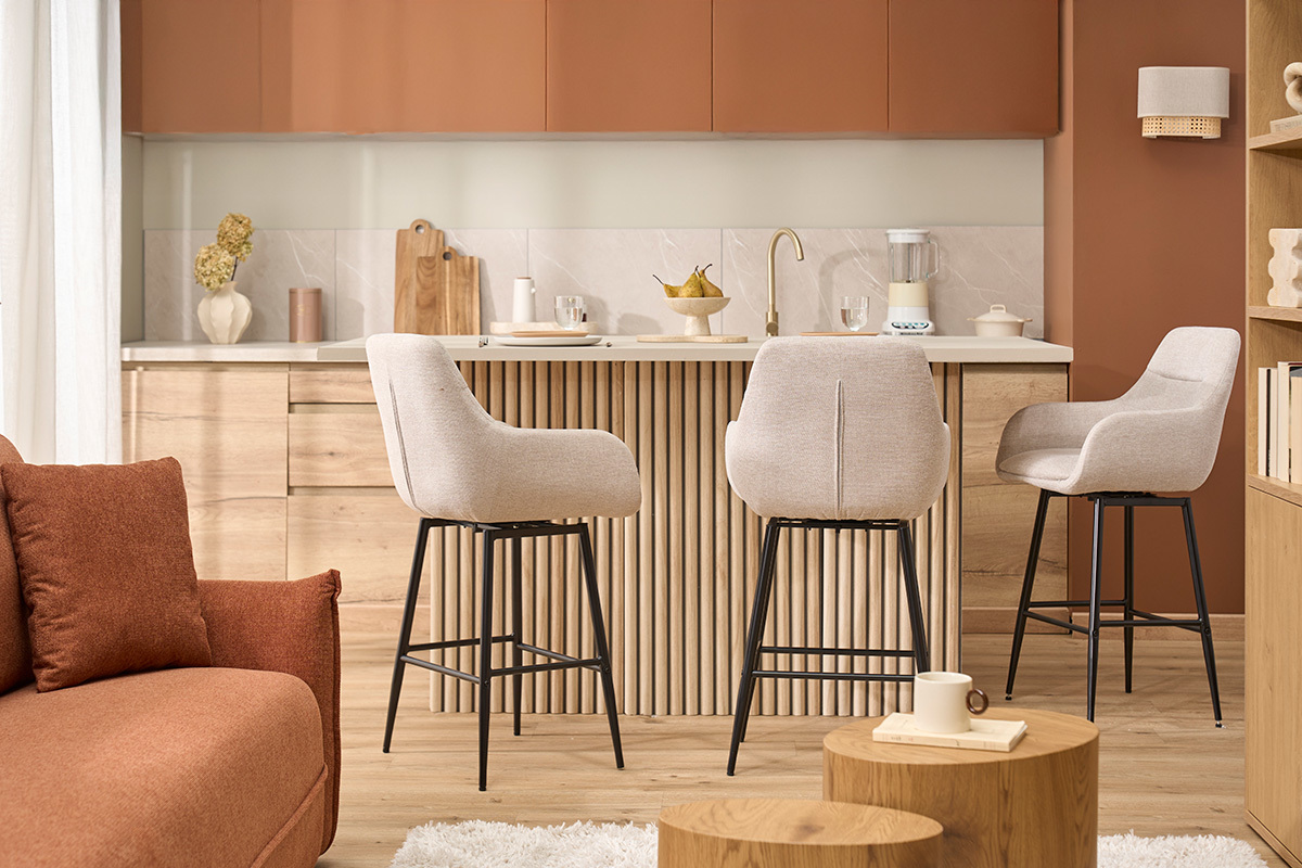 Tabourets de bar pivotants 360� en tissu effet velours textur� beige et m�tal H65.5 cm (lot de 2) ALESS