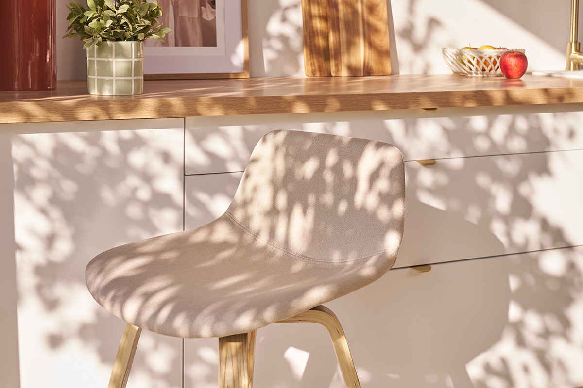 Tabourets de bar scandinaves beige et bois clair H65 cm (lot de 2) NONIE